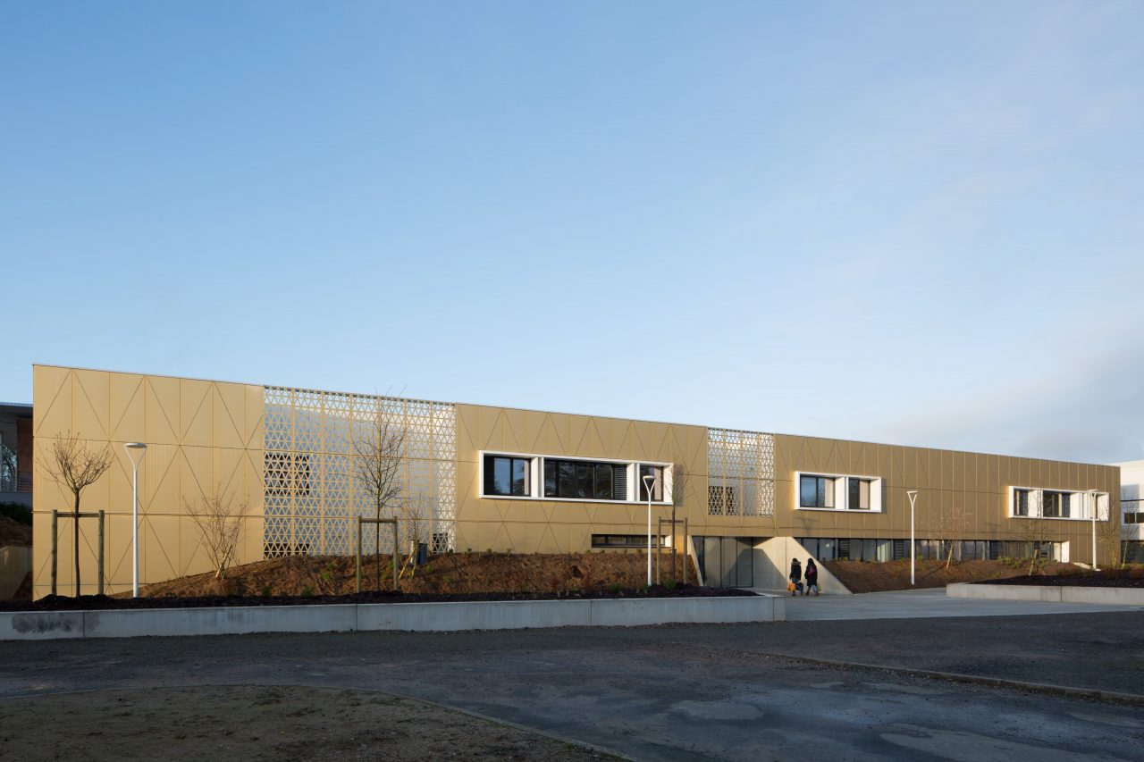 TIM 4C système de pose riveté vissé 4 côtés façade aluminium composite Collège Mauboussin TIM Composites