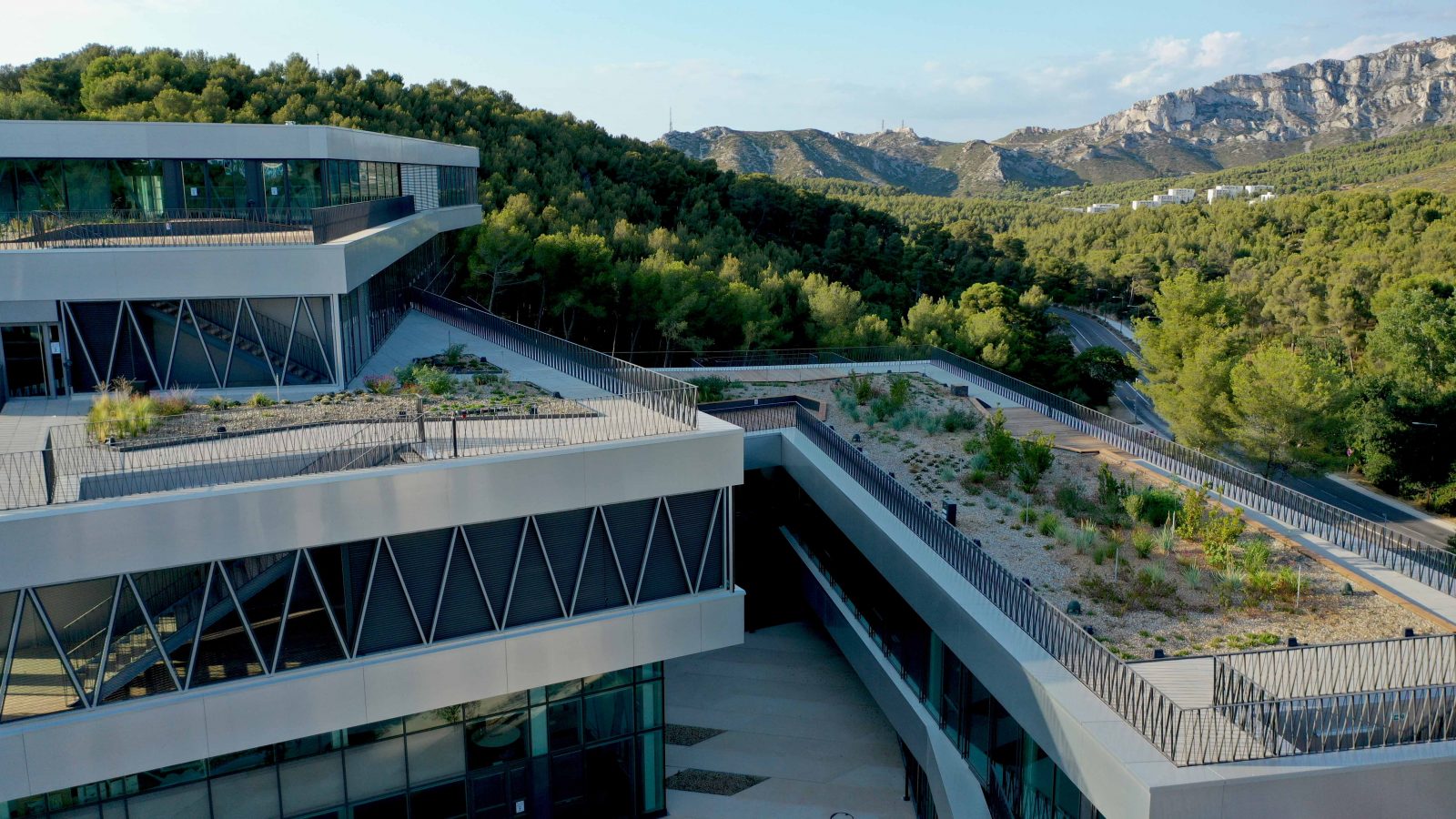 Kedge Business School Marseille panneau composite aluminium composite Larson TIM Composites