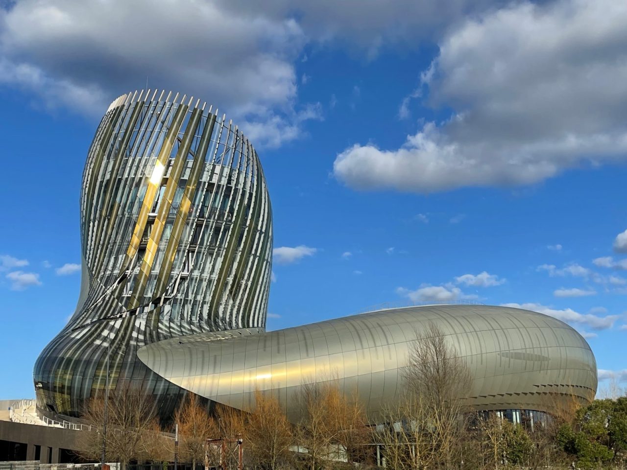 Cité du Vin Bordeaux bardage aluminiim façade en relief